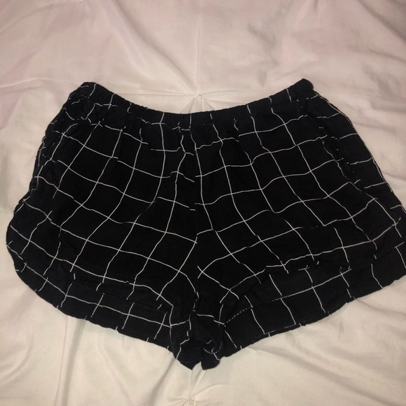 Brandy Melville Pants - Brandy Melville black checkered shorts